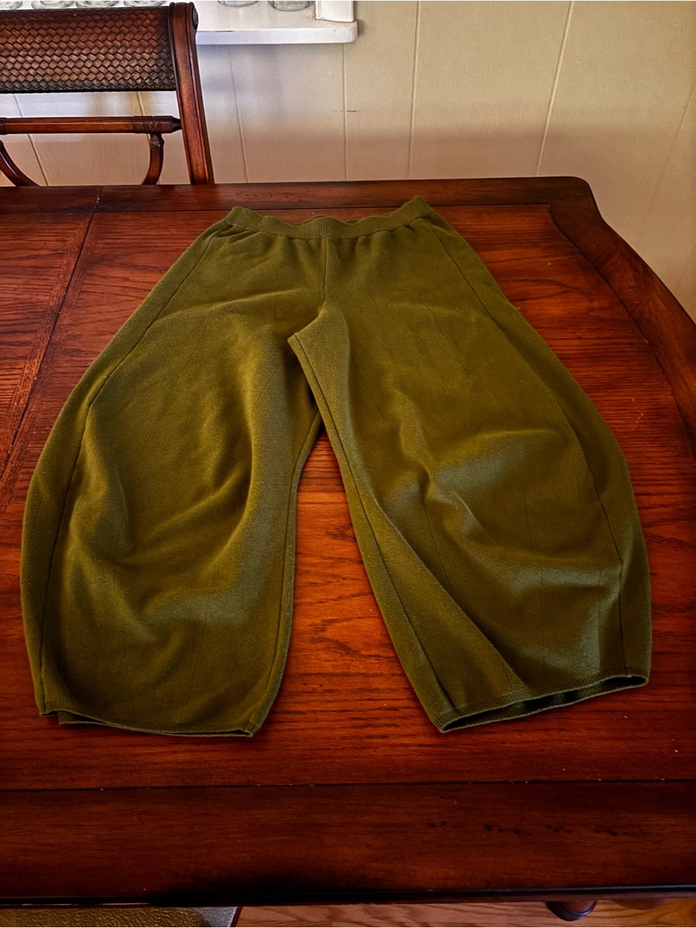 Daily Practice MED Anthropologie Racing Barrel Leg Cropped Cozy Sweatpants green